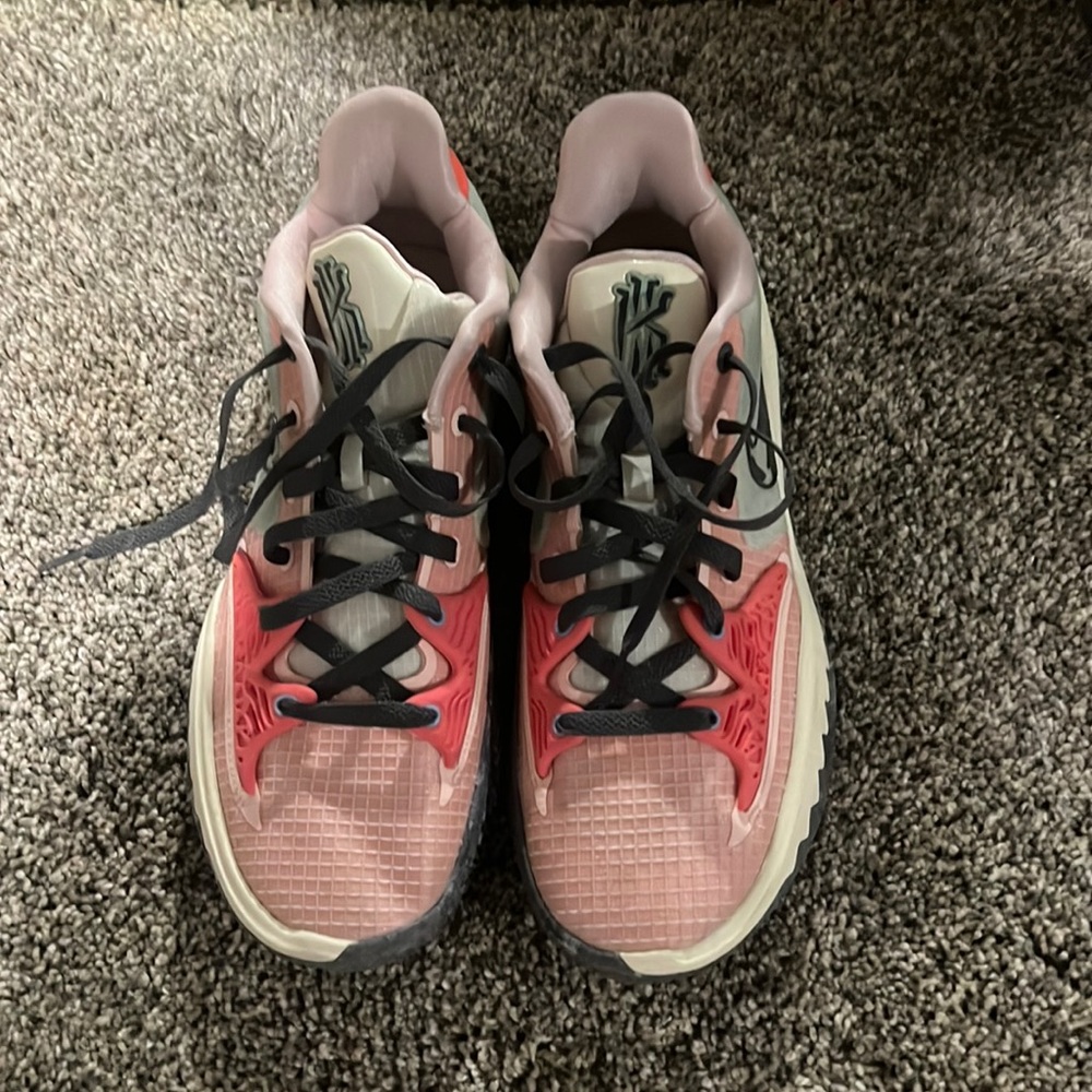 Kyrie low 4 basketball shoes